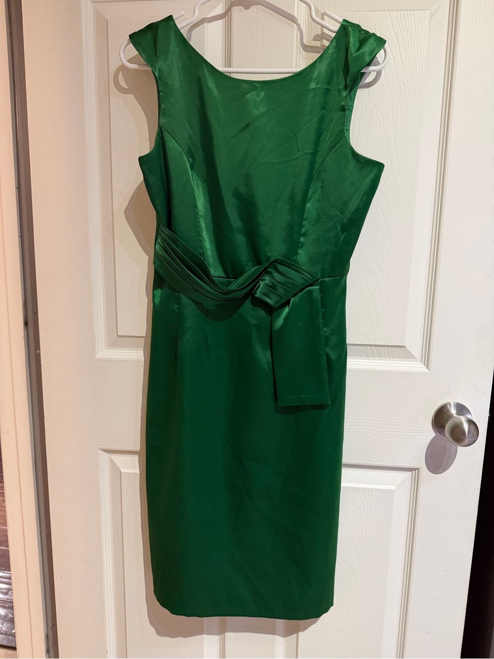 Charlotte Russe Green Sleeveless Midi Dress with Waist Sash
